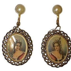 1.5" x .75" Vintage Victorian Style Portrait Screw-Back Earrings With Mother Of